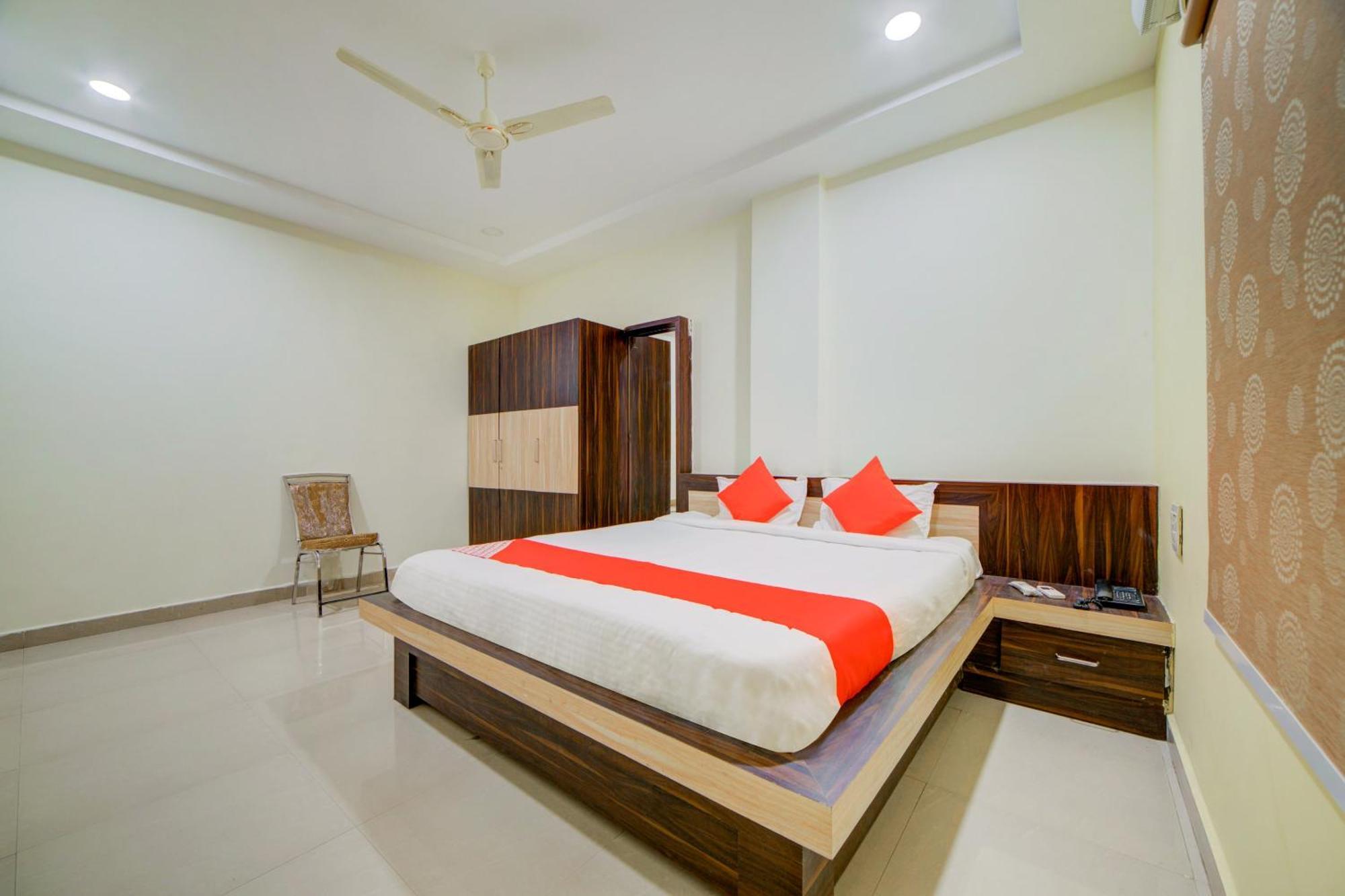 Hotel O Ksl Guest House Karimnagar Esterno foto