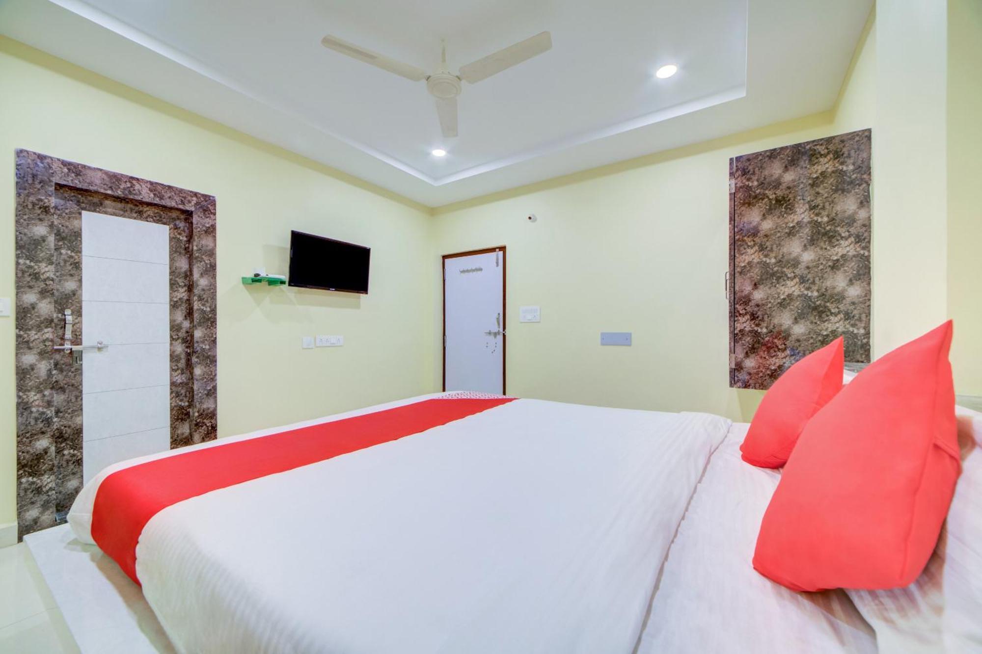 Hotel O Ksl Guest House Karimnagar Esterno foto