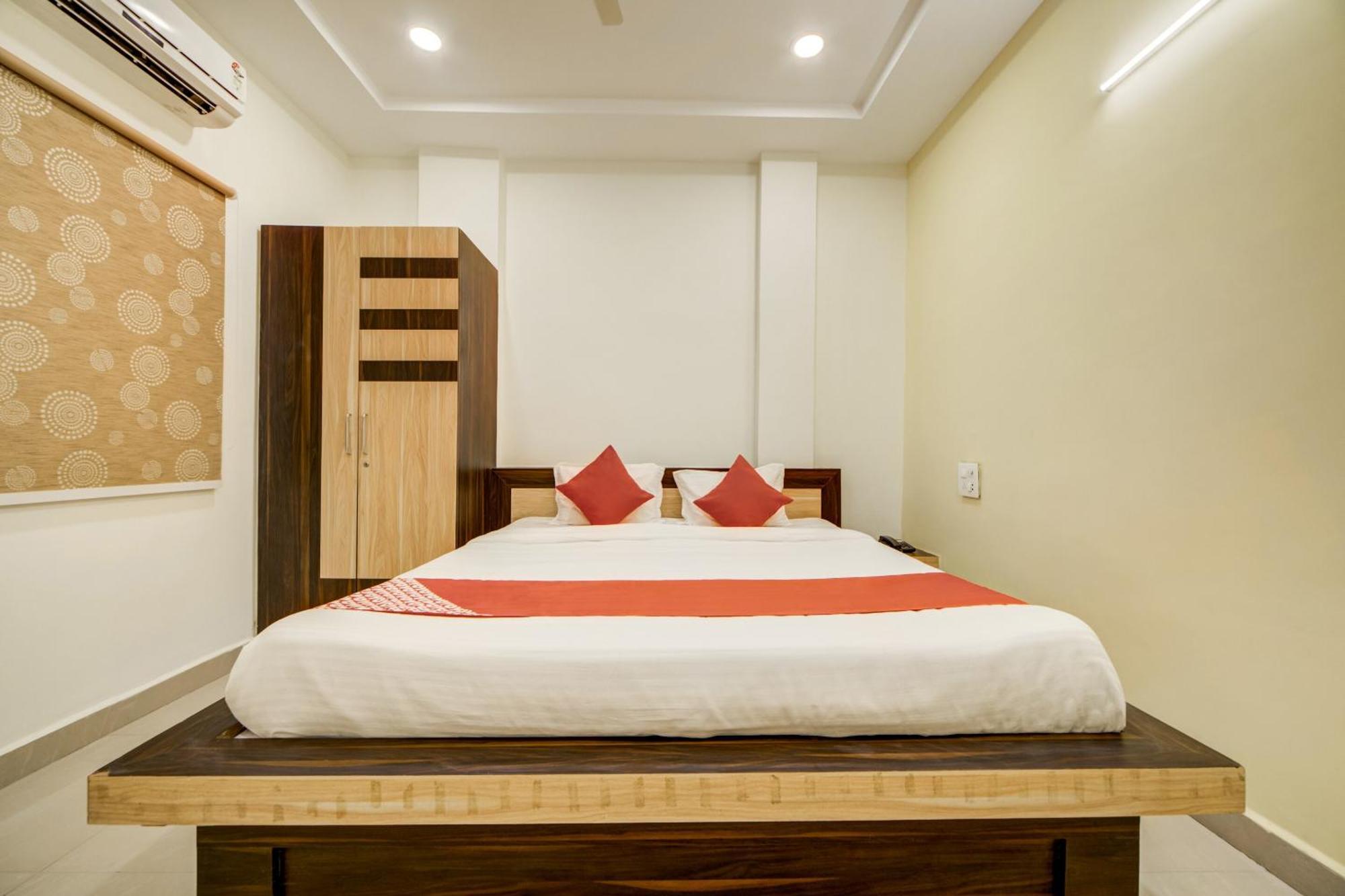 Hotel O Ksl Guest House Karimnagar Esterno foto