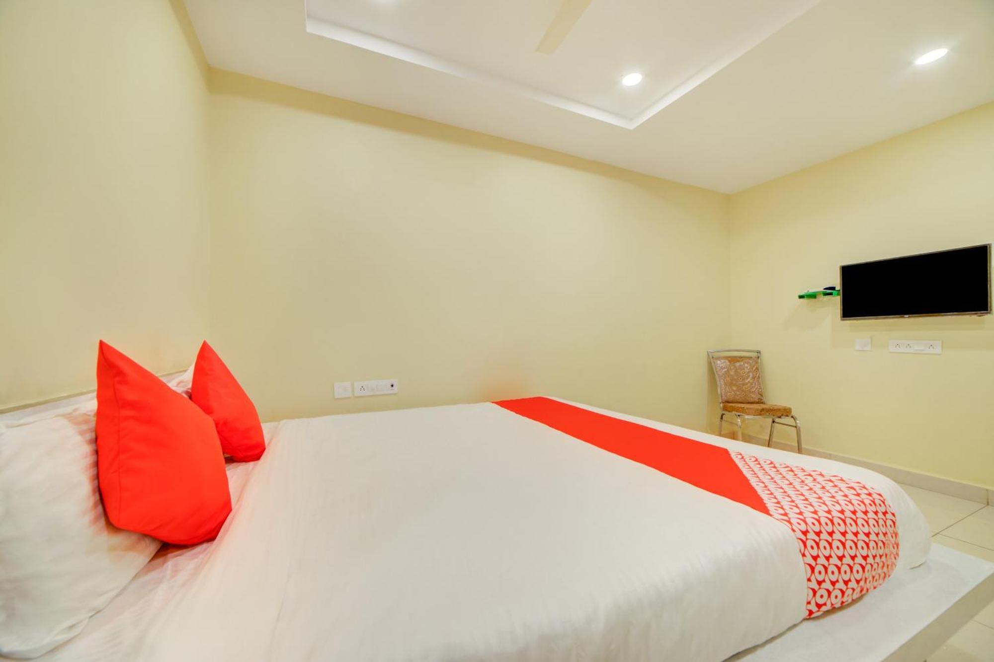 Hotel O Ksl Guest House Karimnagar Esterno foto