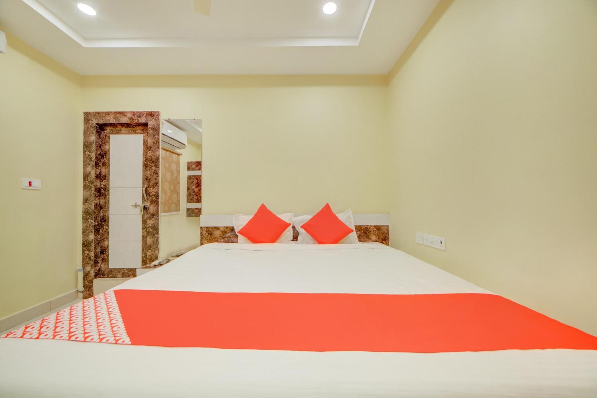 Hotel O Ksl Guest House Karimnagar Esterno foto
