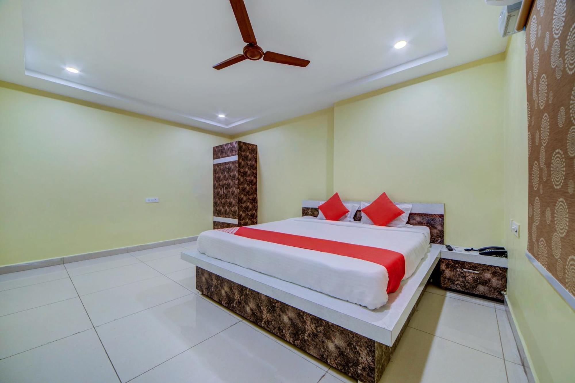 Hotel O Ksl Guest House Karimnagar Esterno foto