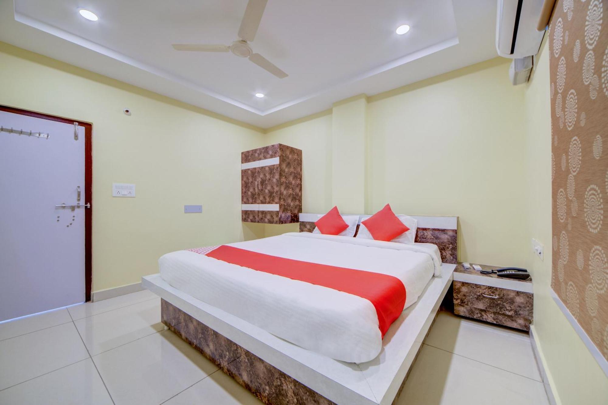 Hotel O Ksl Guest House Karimnagar Esterno foto