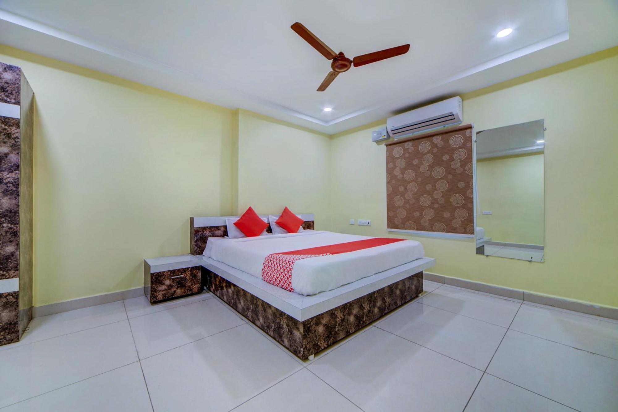 Hotel O Ksl Guest House Karimnagar Esterno foto