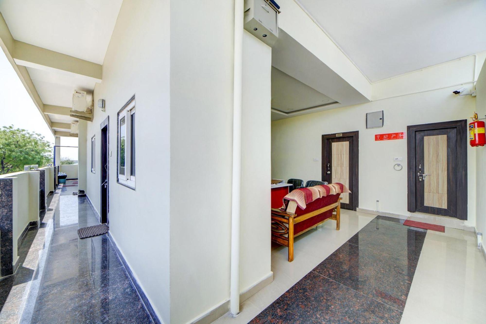 Hotel O Ksl Guest House Karimnagar Esterno foto